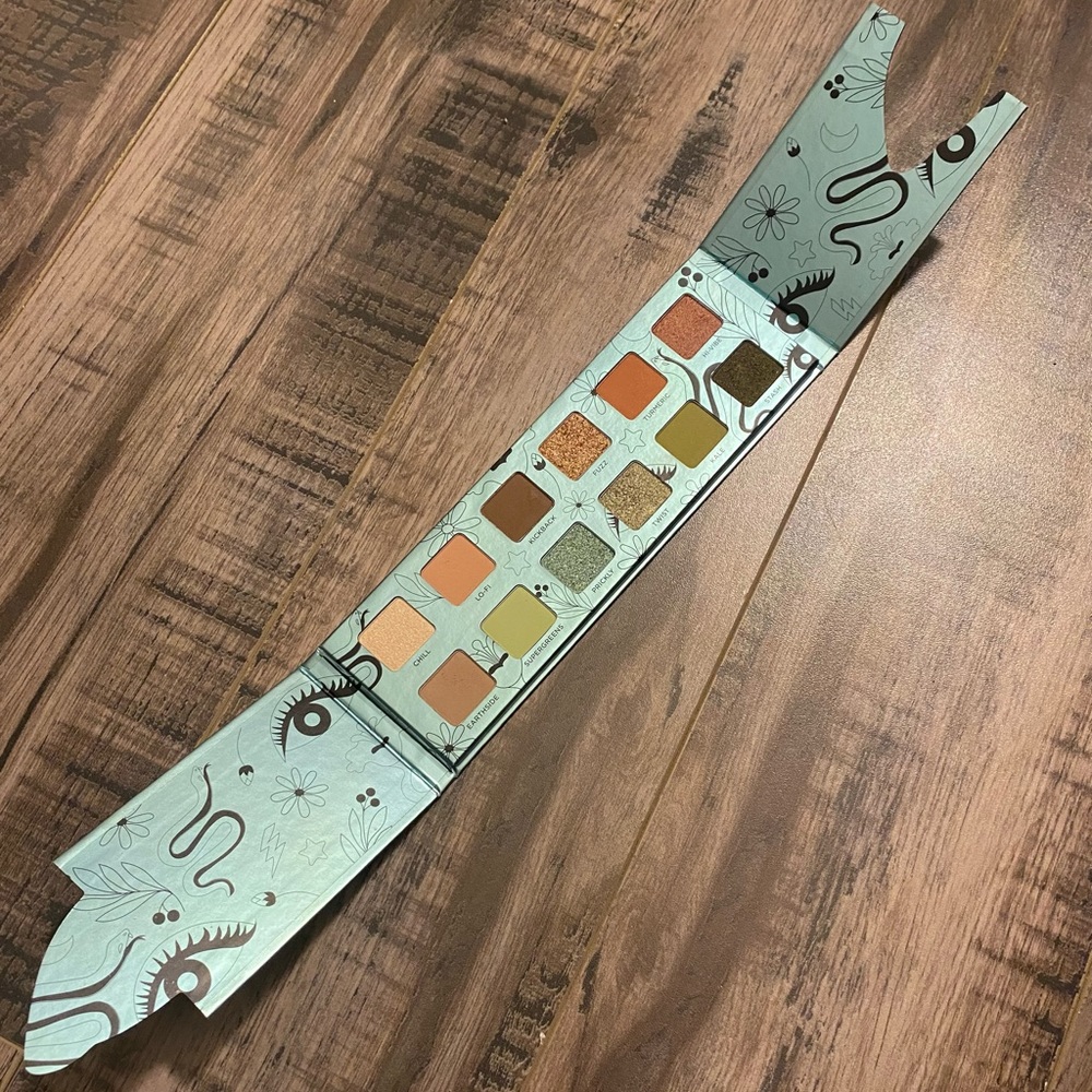 Urban Decay Wild Greens Eyeshadow Palette - Picture 4 of 4